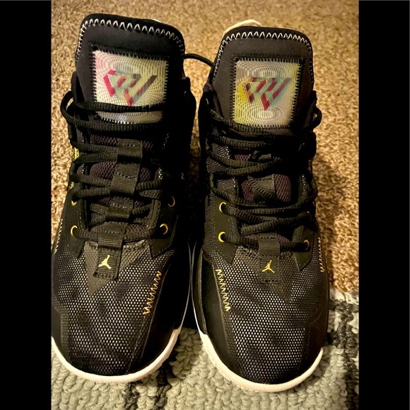 Size 9 - Picture 2 of 3